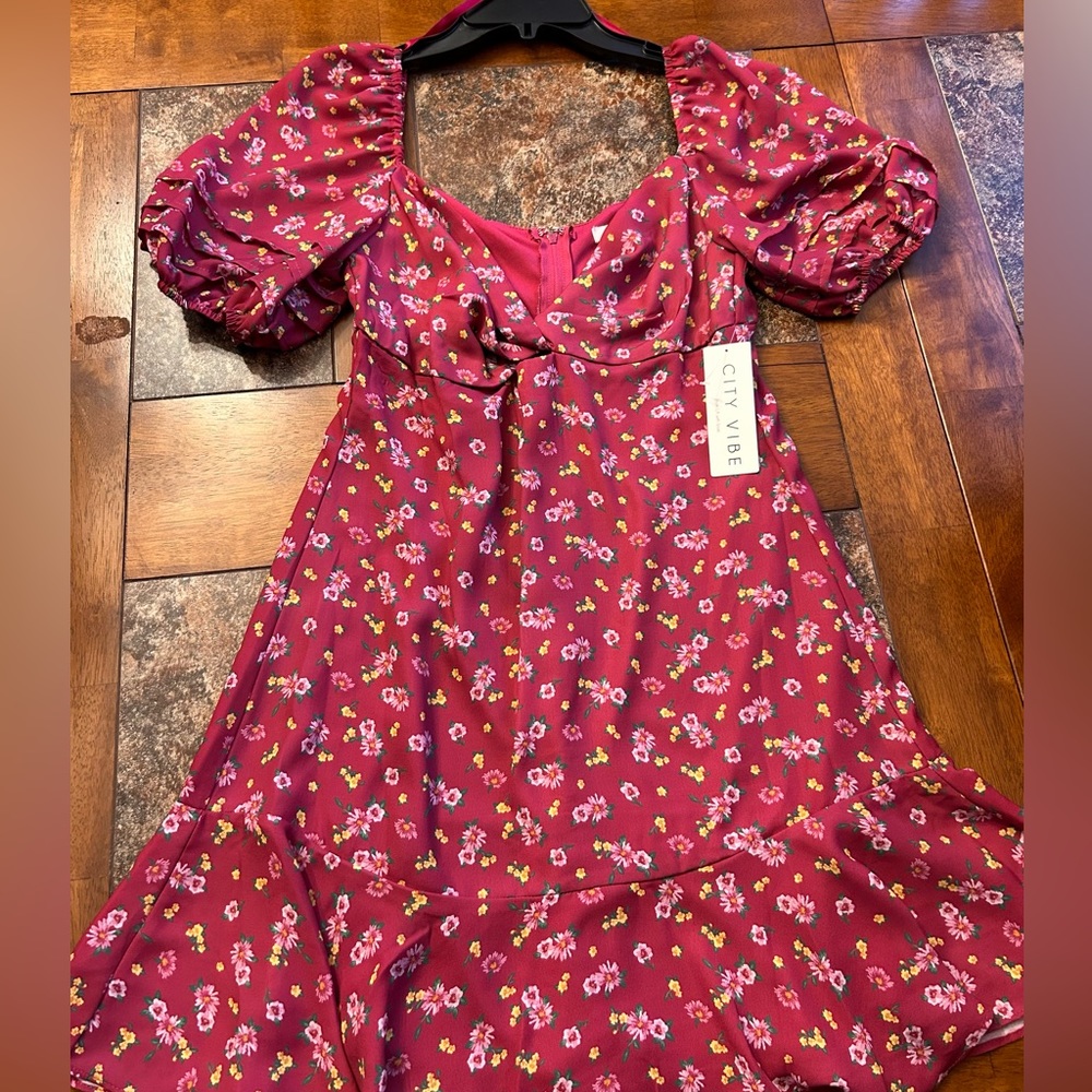New with tags floral City Vibe dress. Size 5 never worn